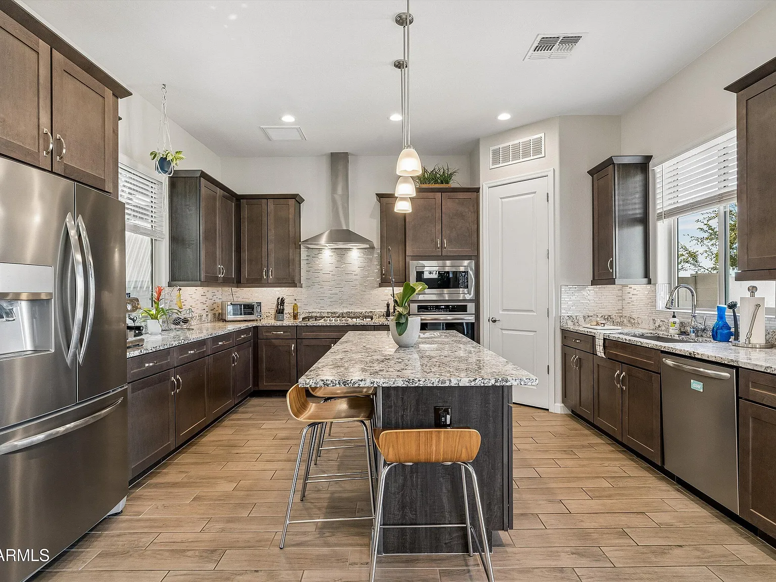 4 bed, 3.0 bath, 2007 sqft, $4,100 — Photo 4