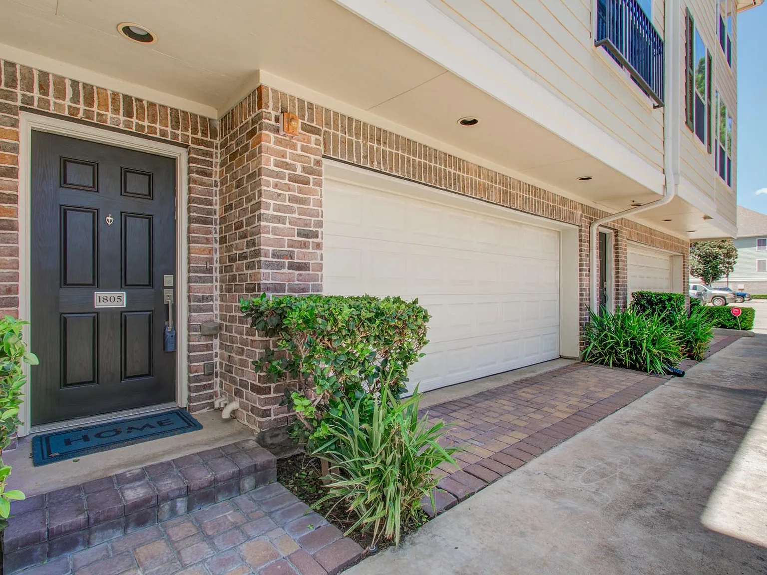 2 bed, 2.5 bath, 1357 sqft, $1,990 — Photo 3