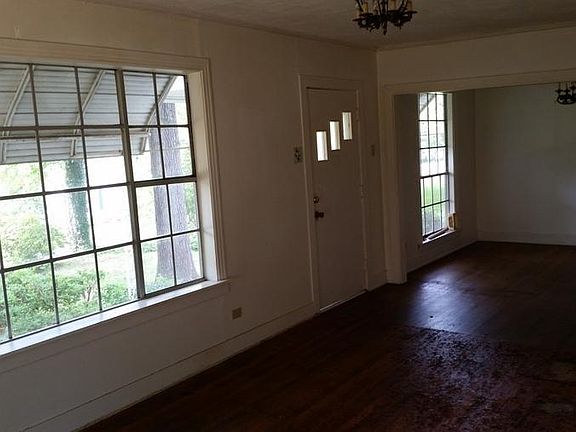2nd image of 221 Yeates St