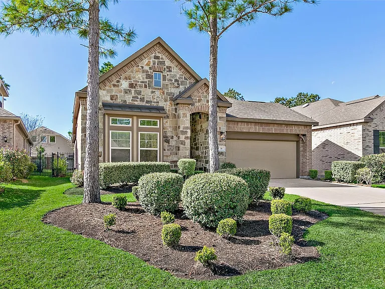 35 E Wolf Cabin Cir — Photo 2
