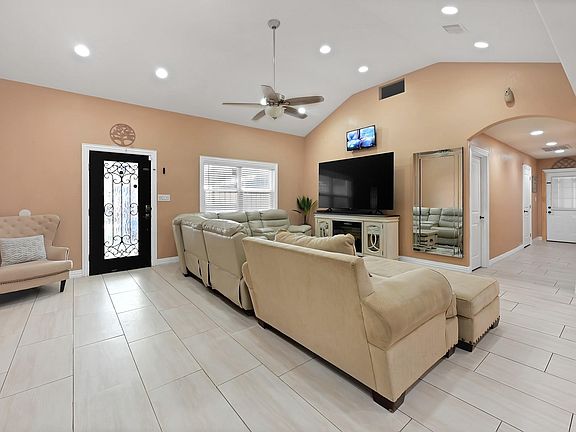 5th image of 2211 Harper Dr