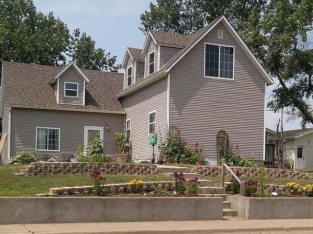 1st image of 212 6th St N