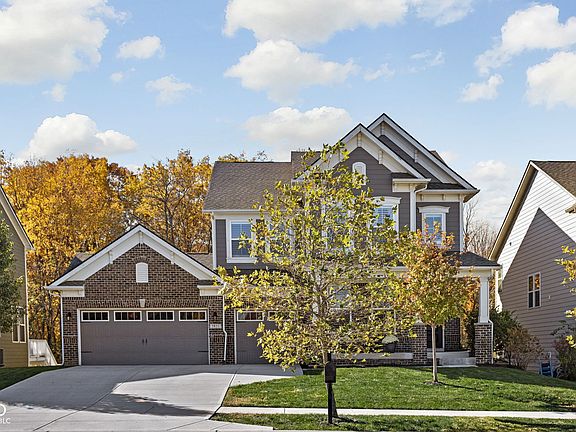 3rd image of 5833 Arbois Cir