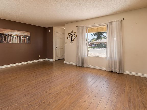 4th image of 4308 W Sandra Cir