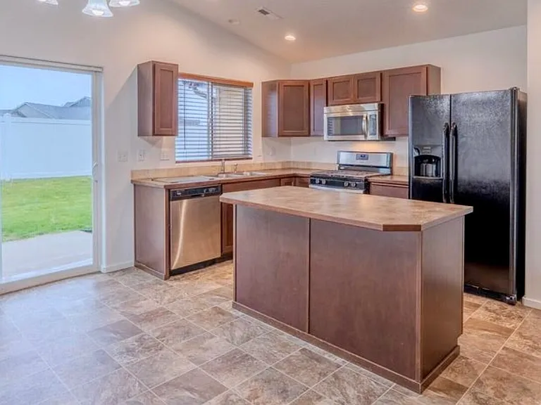 4662 W Tramore Dr — Photo 5