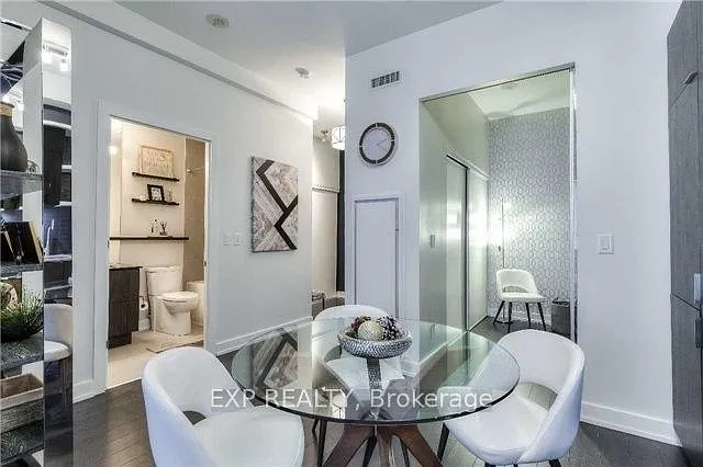 6 Parkwood Ave #201 — Photo 13