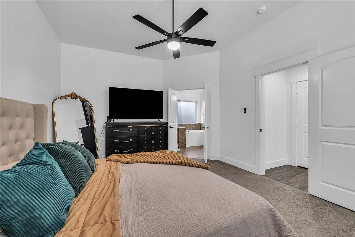3 bed, 2.0 bath, 1875 sqft, $2,500 — Photo 3