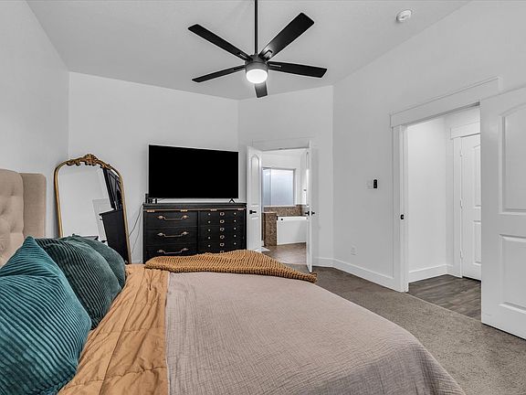 3rd image of 10804 Aurora Dr