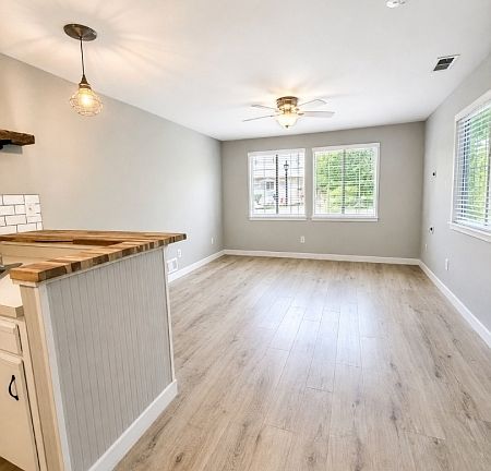 3rd image of 13 Cheswich Ct