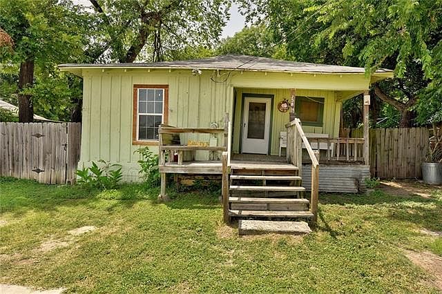 1st image of 738 Pedernales St