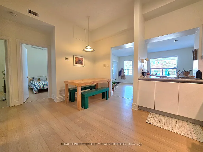 11 Beaconsfield Ave — Photo 9