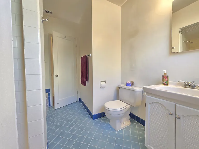 3901 Downey Way — Photo 26