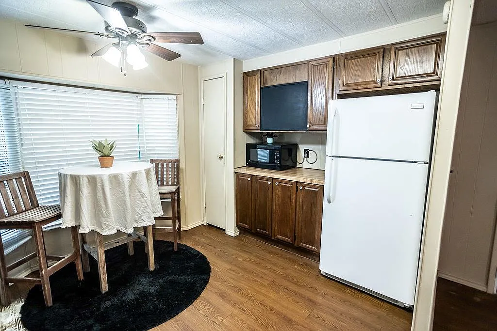 3 bed, 2.0 bath, 1064 sqft, $1,200 — Photo 4