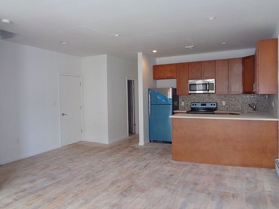 2nd image of 1542 Hoe Ave #2