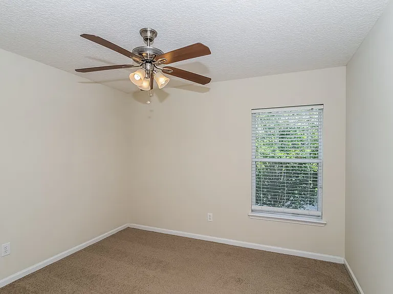 341 W Tropical Trce — Photo 10