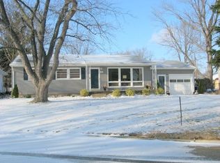 20 Dakota Dr, Decatur, IL 62526