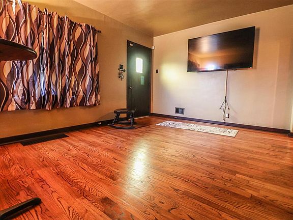 3rd image of 2546 Rosegarden Dr