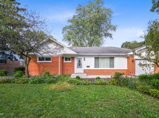 914 S Elmhurst Rd, Mount Prospect, IL 60056