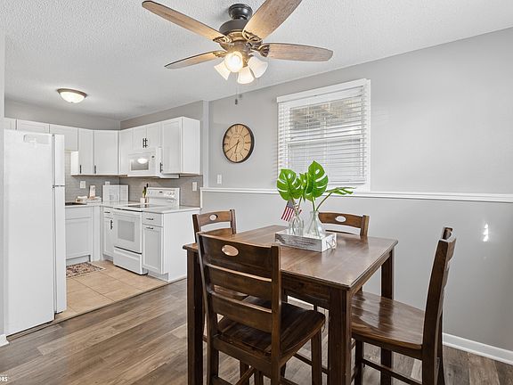 3rd image of 2 Country Ln APT 1