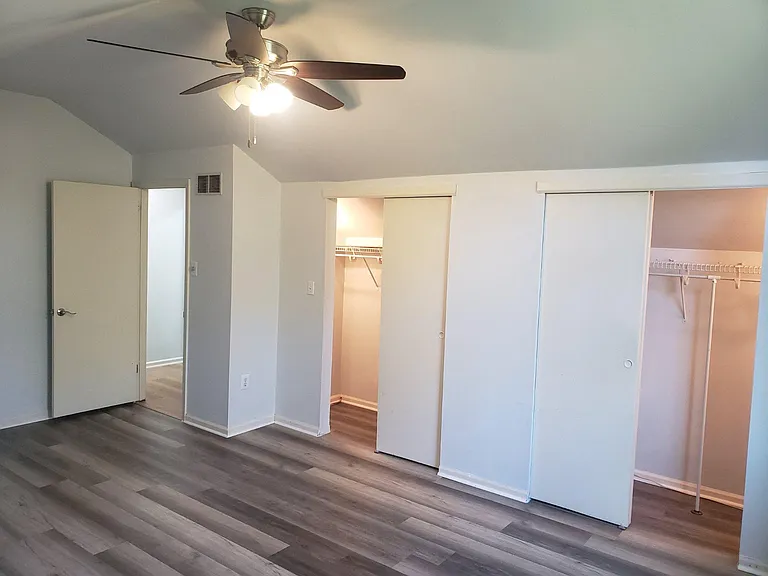 369 Green Meadow Ln — Photo 12