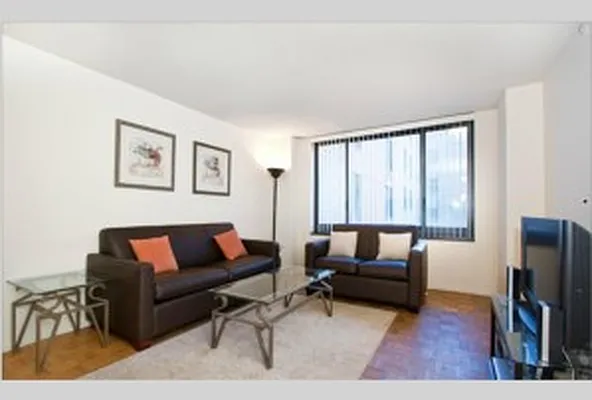 Rented by Avenue Real Estate | media 27