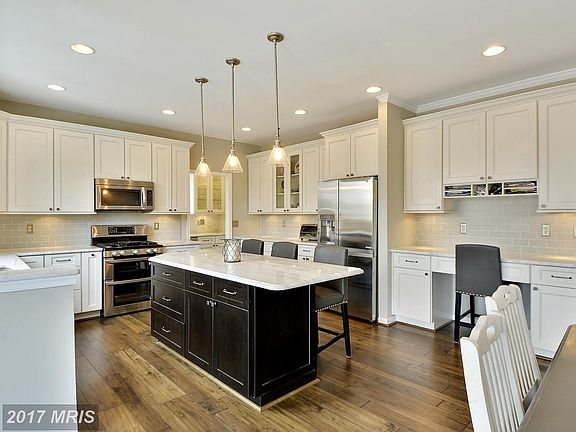 Totally Renovated Kitchen w/High End Finishes