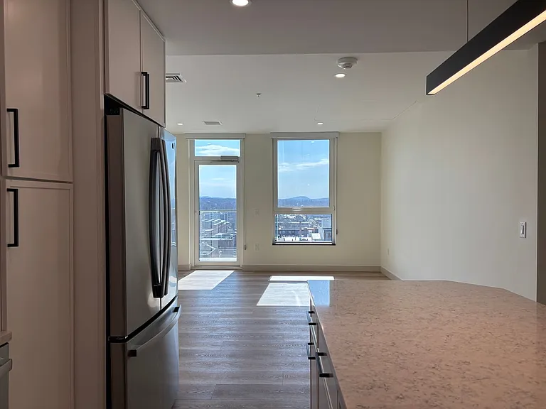 Bank Street Apartments at Burlington Square — Photo 29