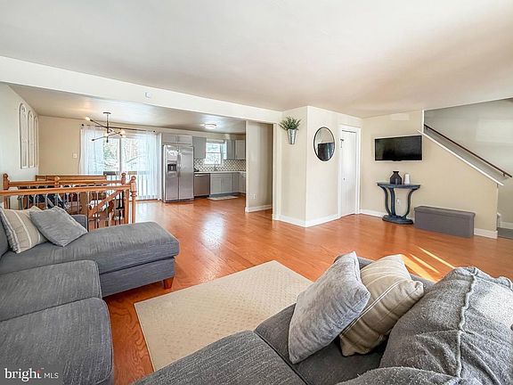 5th image of 60 Caledonia Dr
