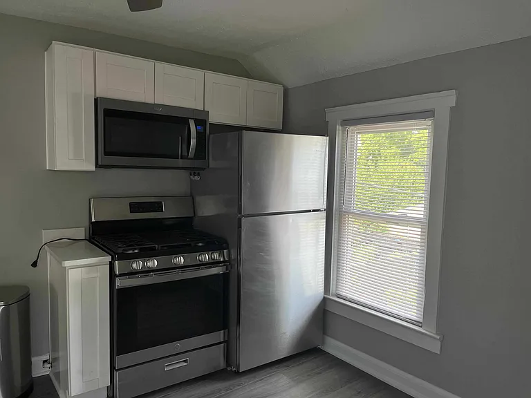 1560 Westwood Ave #2 — Photo 4