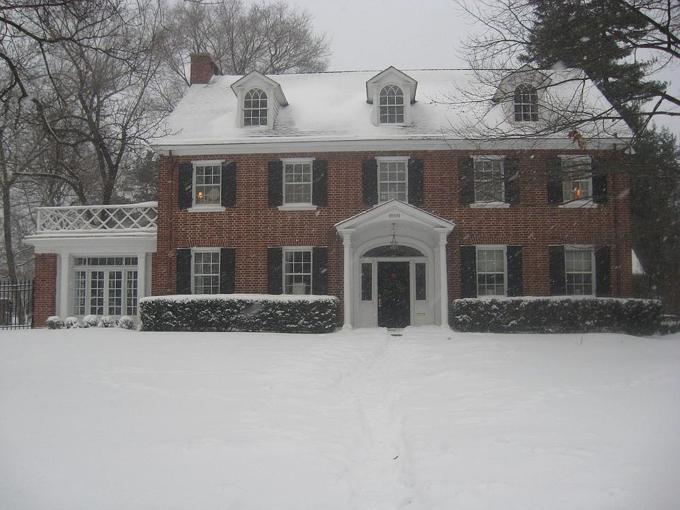 2nd image of 1001 W 57th St