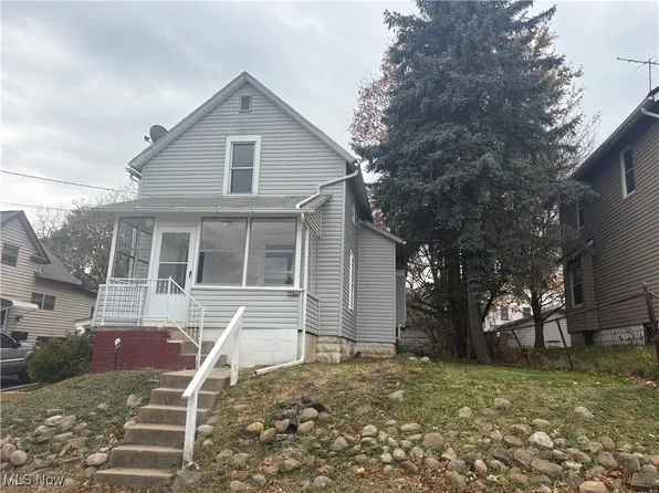 2286 6th St SW, Akron, OH 44314