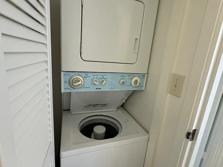 1212 Punahou St #1403 — Photo 3