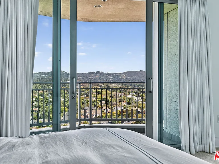 10727 Wilshire Blvd #1802 — Photo 17
