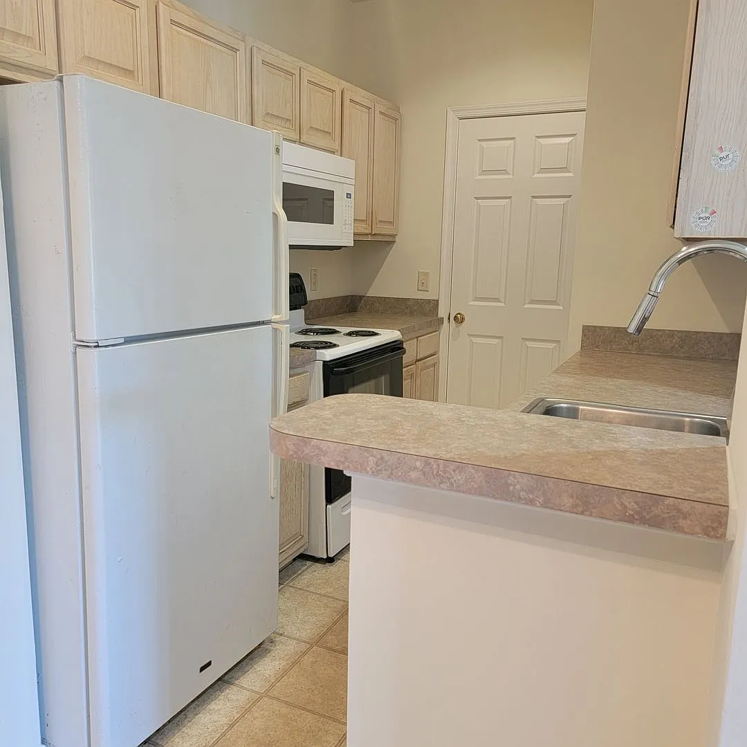 Year Round rental with community pool and close to area beaches and shopping! — Photo 2