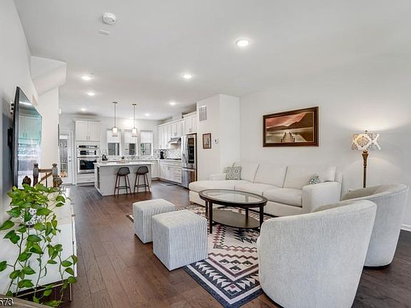 4th image of 24 Braeburn Ct #2424