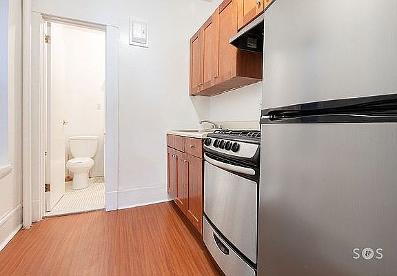3rd image of 36 Horatio St APT 4A