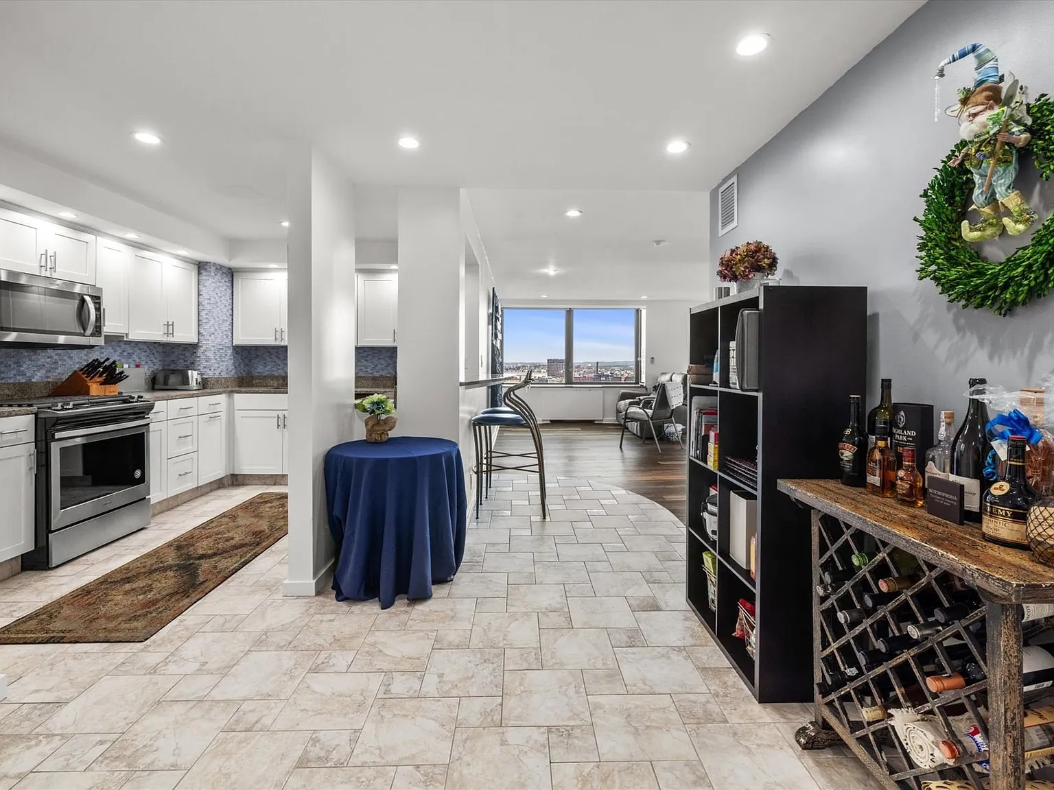 3 bed, 2.0 bath, 1890 sqft, $7,500 — Photo 2
