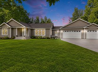 1559 Shawnee Ave, Indian River, MI 49749