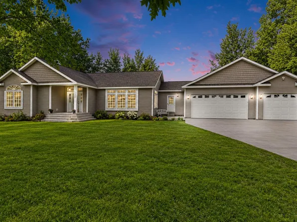 1559 Shawnee Ave, Indian River, MI 49749