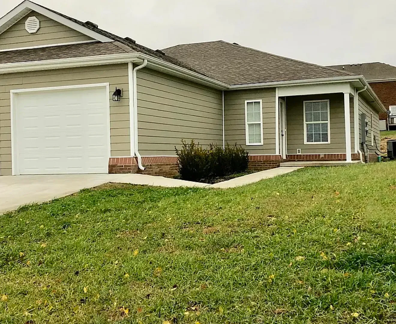 3 bed, 1200 sqft, $1,550 — Photo 1