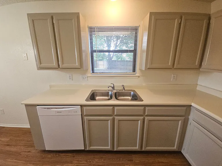 7614 April Ct — Photo 9