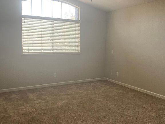 3rd image of 1496 Zinnia Way