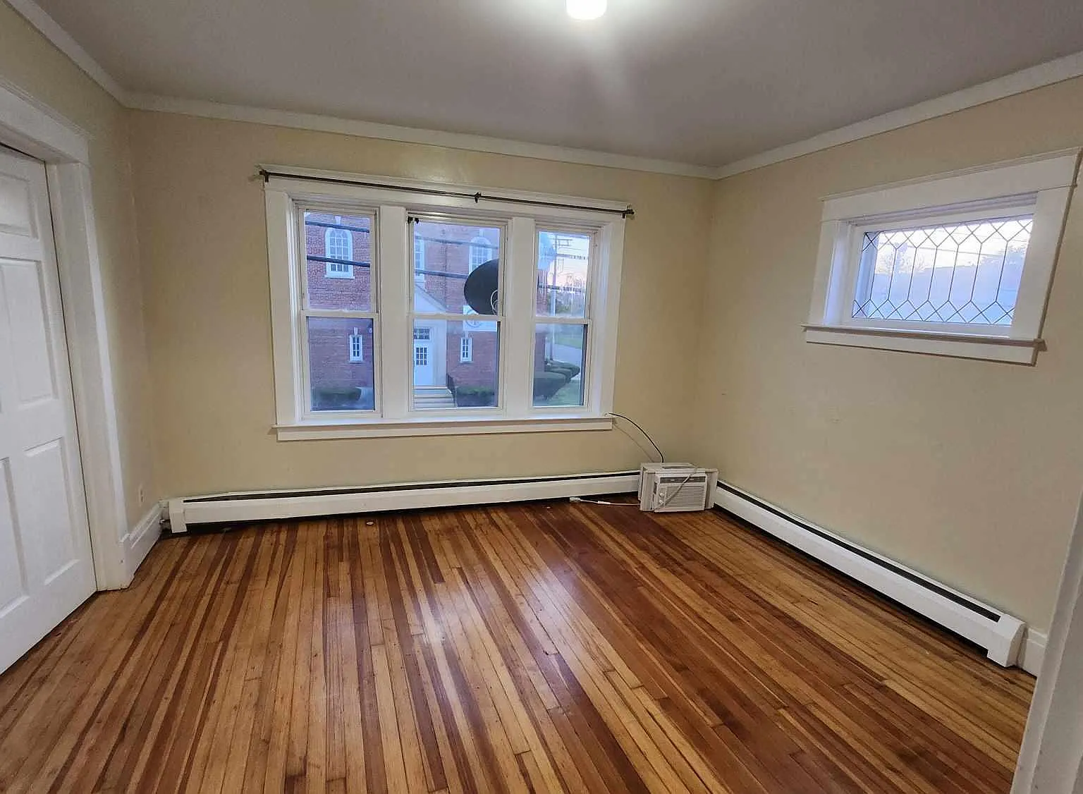 3 bed, 1400 sqft, $1,200 — Photo 2
