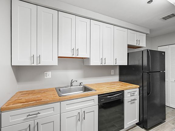 5th image of 225 Arch St APT 33