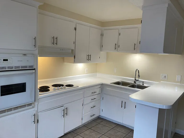 52nd Street Apartments — Photo 23