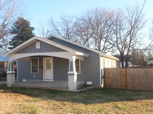 712 W Olive Street, Bolivar, MO 65613