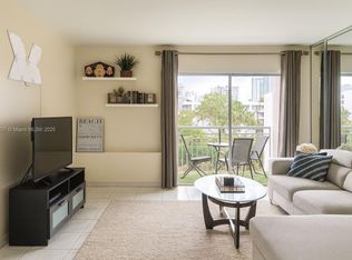 400 Kings Point Dr APT 327, Sunny Isles Beach, FL 33160