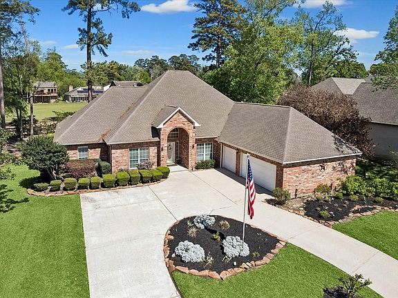 2nd image of 705 Fairway Oaks