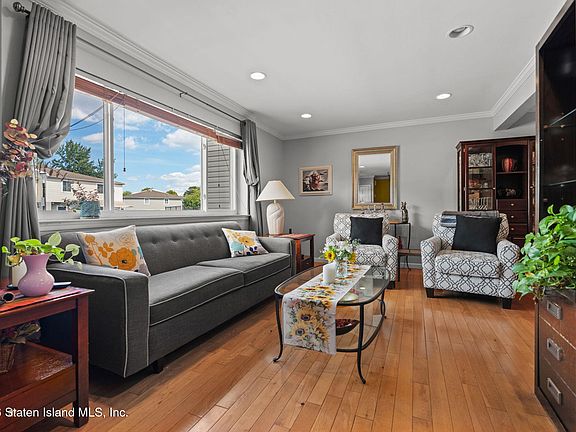 4th image of 439 Willow Rd E #1