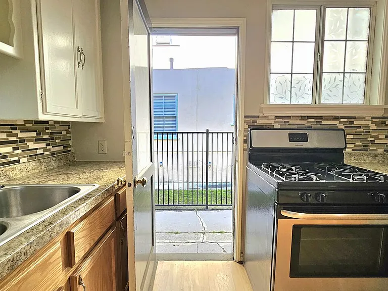 1022 S Norton Ave #B — Photo 8